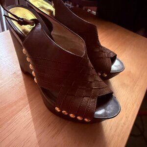 EUC Michael Kors Harlow leather platform wedge studded sandals Size 8
